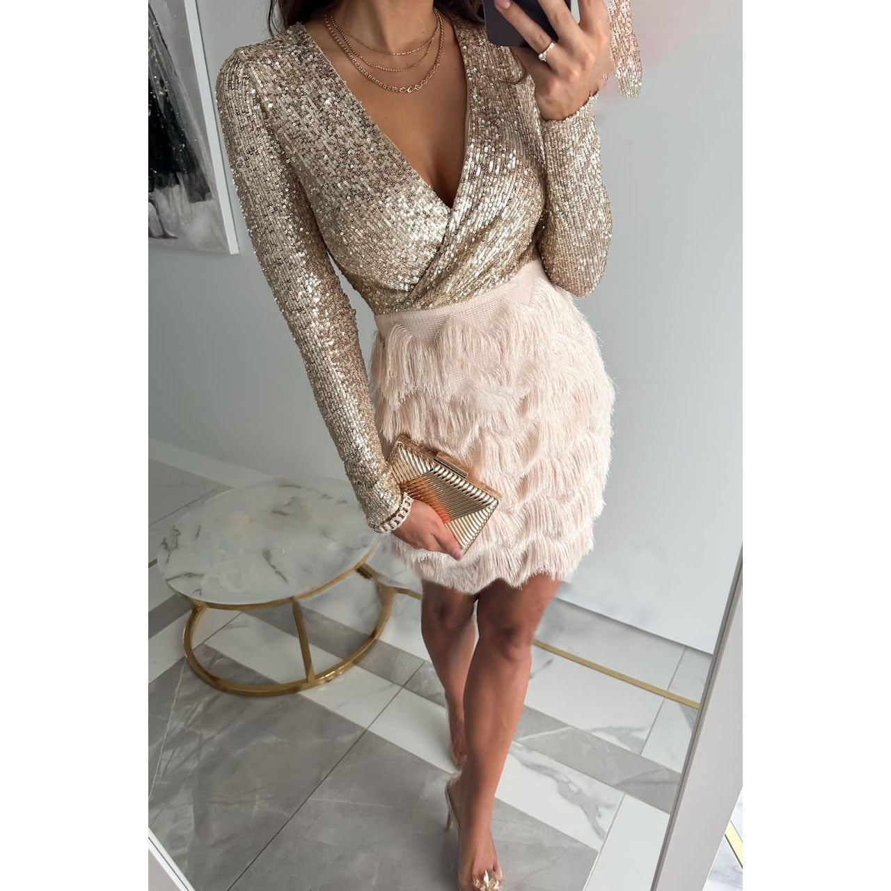 Dames Feestjurk | Chique Glitterjurk met Veren Detail en V-Hals