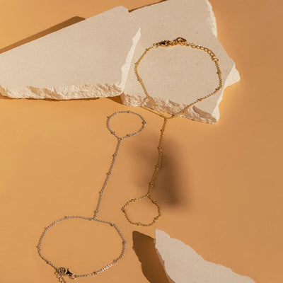 Goudkleurige handketting met ring voor vrouwen