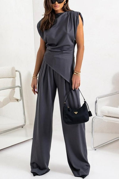 Dames set met plooischouders en wijde broek
