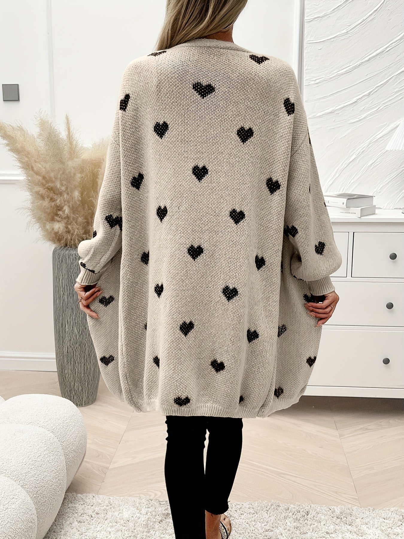 Damesvest met lange mouwen en hartjesborduursel
